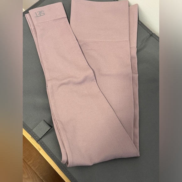 Set Active x REVOLVE leggings - Picture 4 of 5